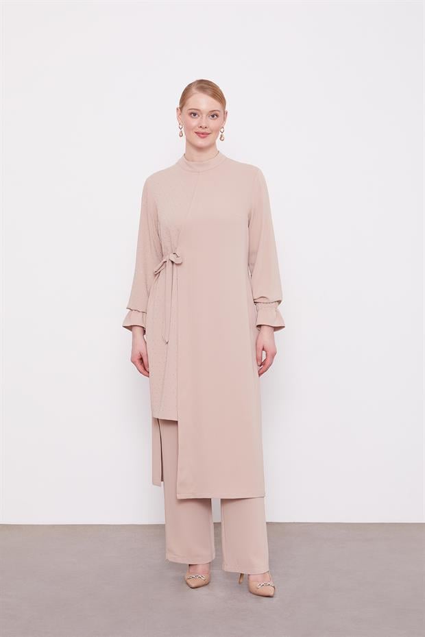 Koyu Bej Yandan Bağlamalı Taş Detaylı İkili Takım