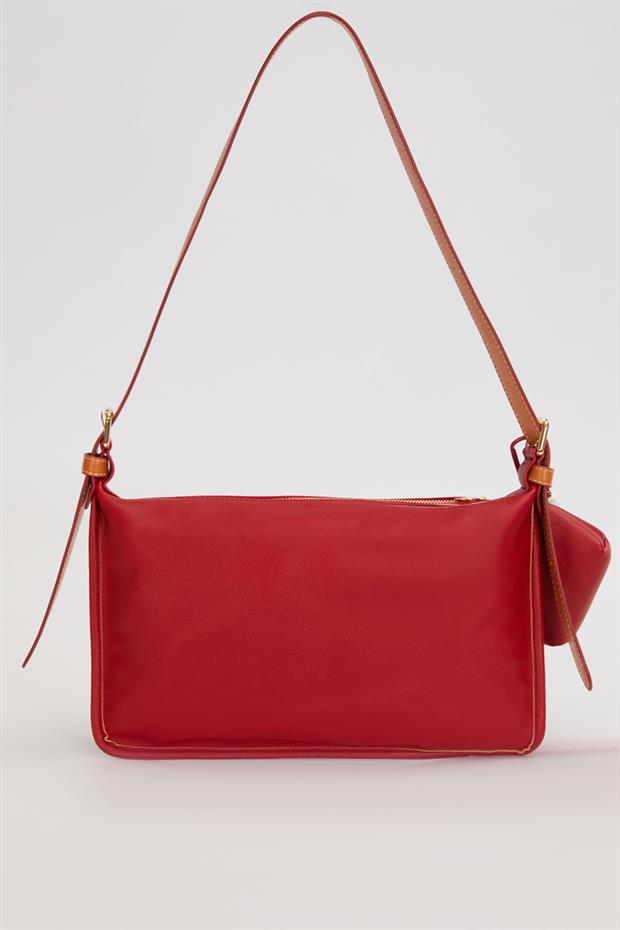 Koyu Kahve Charm Aksesuar Detaylı Baget Çanta