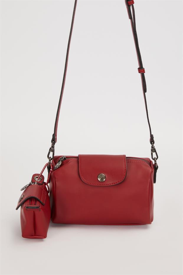 Koyu Kahve Silindir Model Charm Detaylı Omuz Çantası