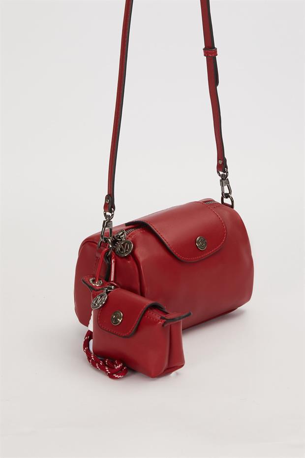 Koyu Kahve Silindir Model Charm Detaylı Omuz Çantası