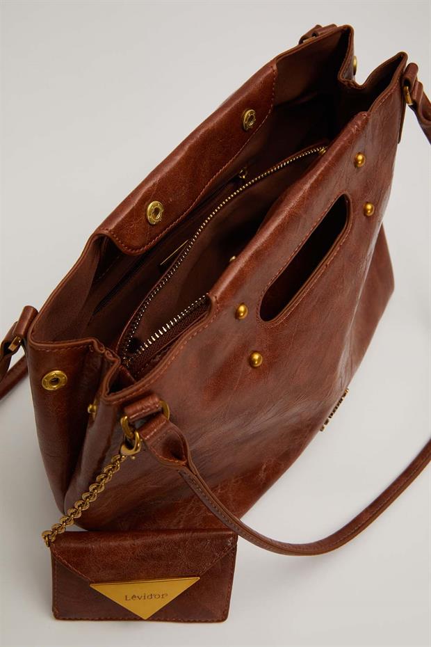 Koyu Kahve Zarf Charm Detaylı Omuz Çantası