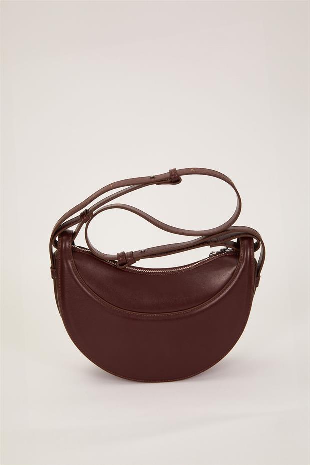 KOYU KAHVE Zincir Aksesuarlı Baget Omuz Çantası