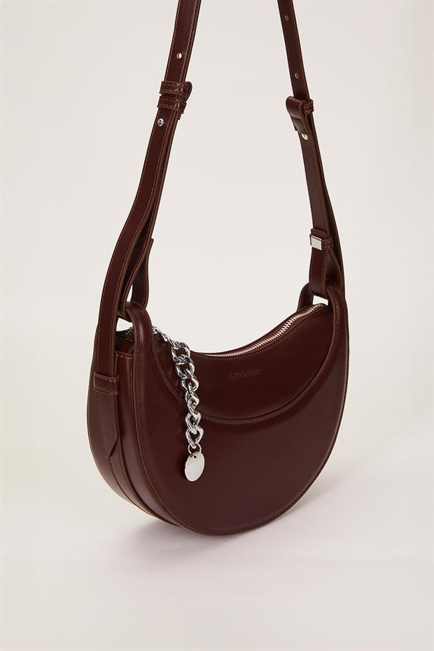 KOYU KAHVE Zincir Aksesuarlı Baget Omuz Çantası