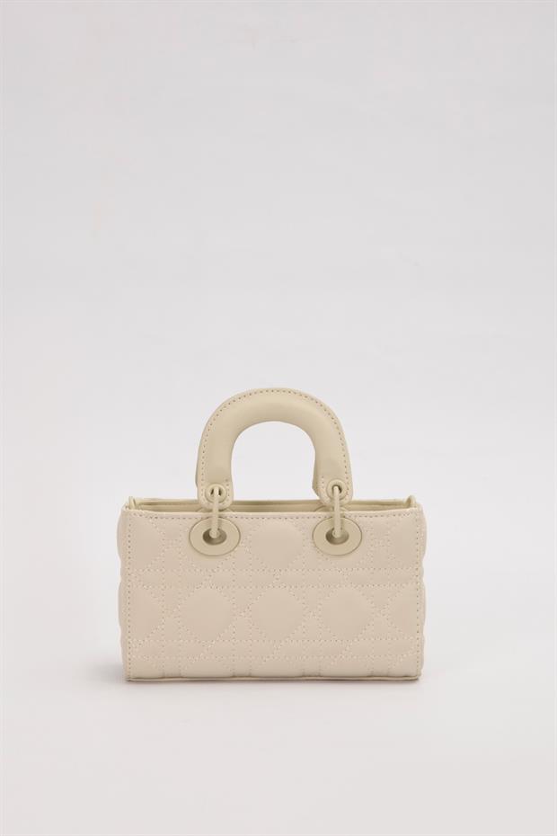 Krem Aksesuarlı Kapitone El Çantası