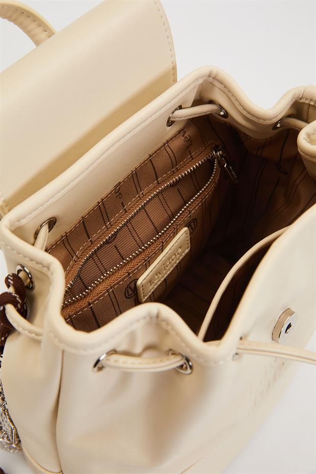 Krem Charm Aksesuar Detaylı Sırt Çantası