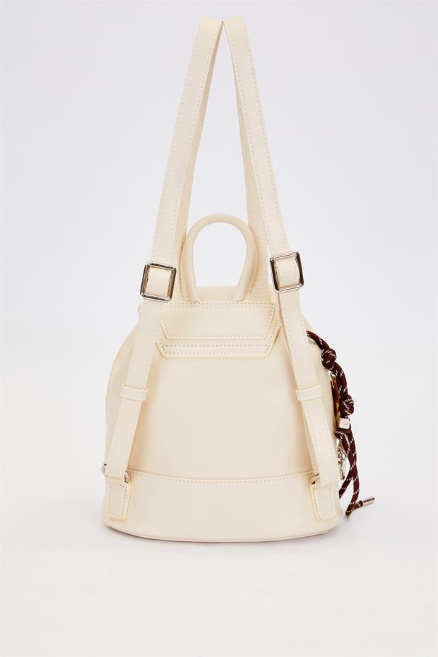 Krem Charm Aksesuar Detaylı Sırt Çantası