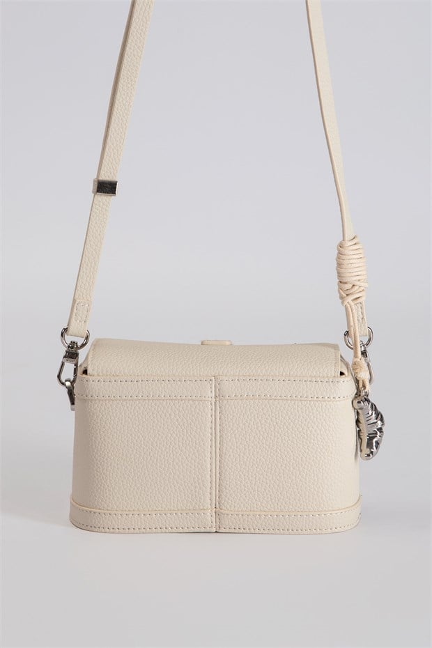 Krem Charm Detaylı Çapraz ve Omuz Çantası