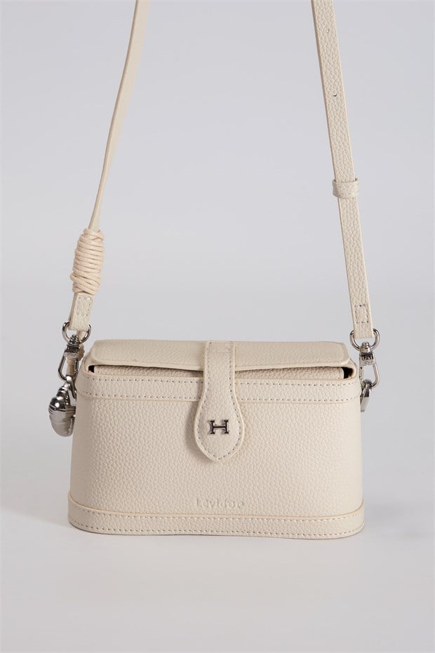 Krem Charm Detaylı Çapraz ve Omuz Çantası