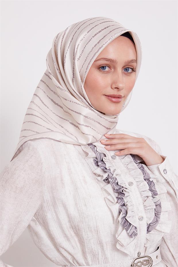 Krem Çizgili Yazı Desen Twill İpek Eşarp