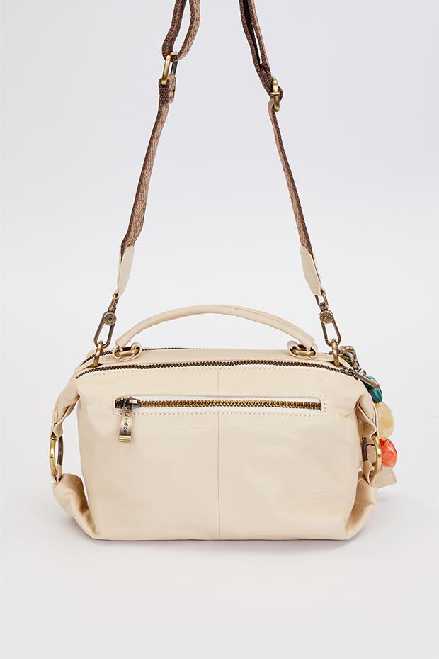 Krem Çoklu Aksesuar Detaylı Omuz Çantası