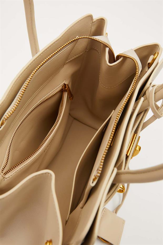 Krem Deri Aksesuar Detaylı El Çantası