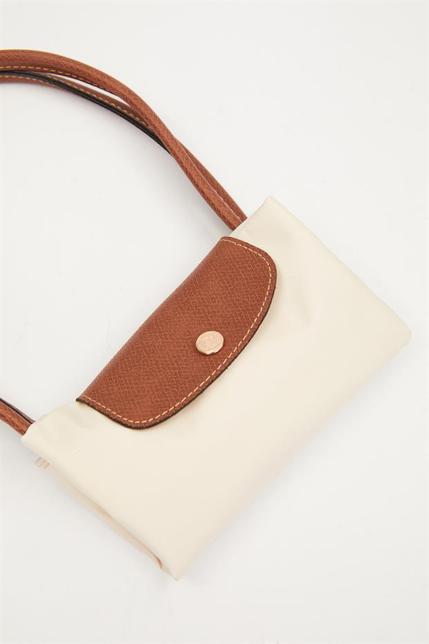 Krem Deri Kapaklı Uzun Askılı Omuz Çantası
