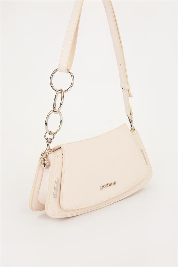 Krem Kapaklı Deri Askılı Baget Çanta