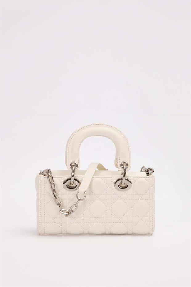 Krem Kapitone Logo Aksesuarlı Omuz Çantası