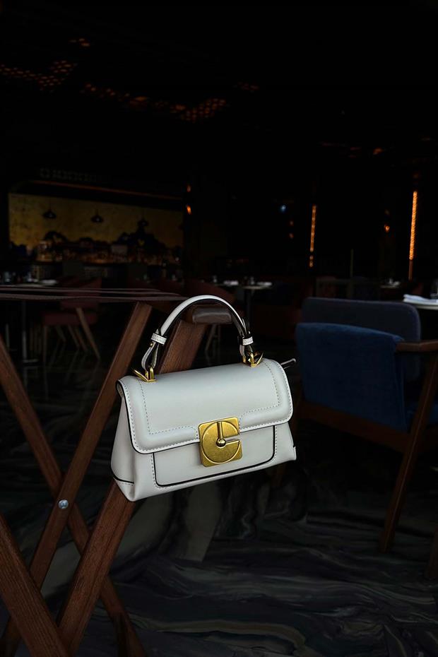 Krem Kilit Çevirmeli Omuz Çantası