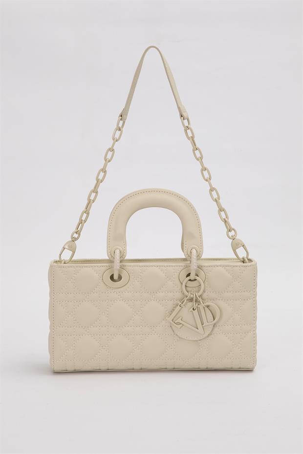 Krem Logo Aksesuar Zincirli Omuz Çantası