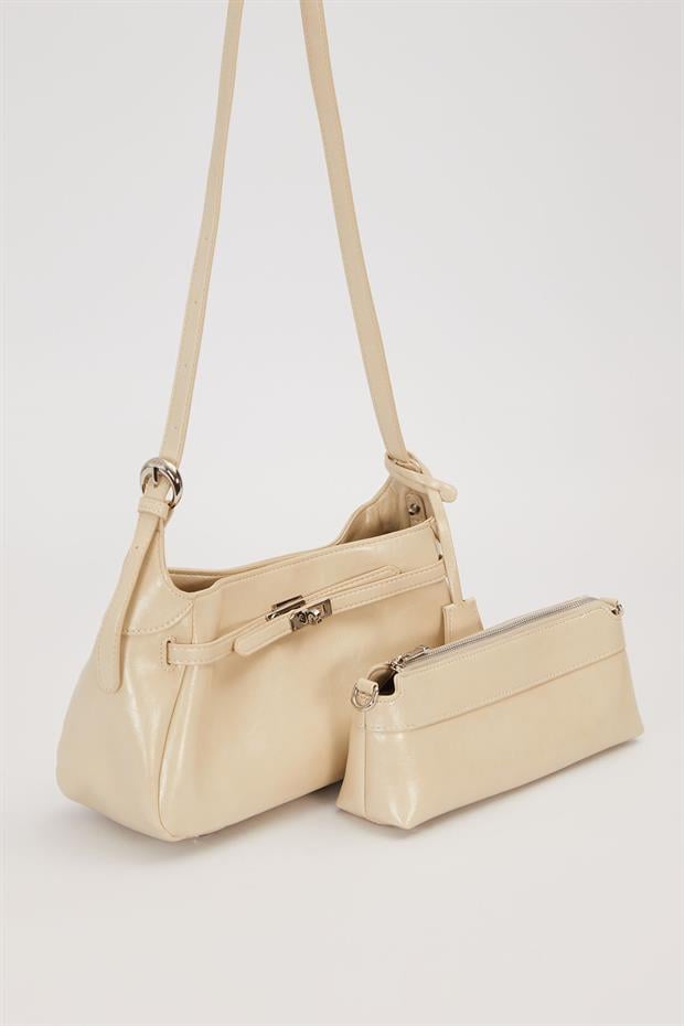 Krem Metal Kilit Kapamalı Omuz Çantası