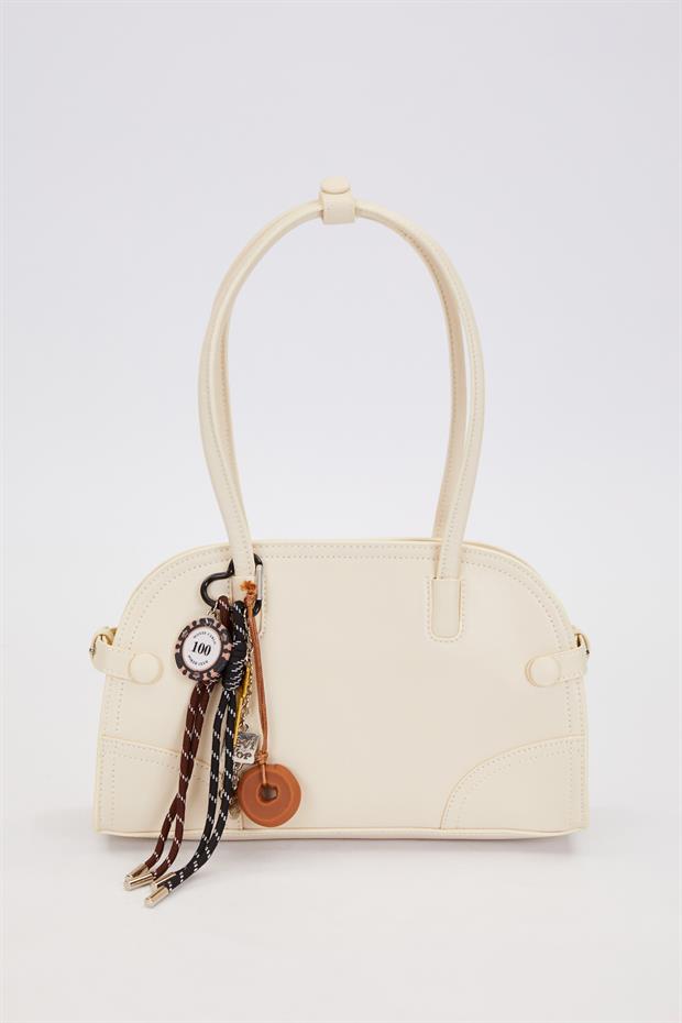 Krem Uzun Askılı Charm Detaylı Omuz Çantası