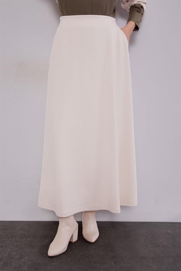 Krem Yaka Taşlı Gül Detay Etek Takım