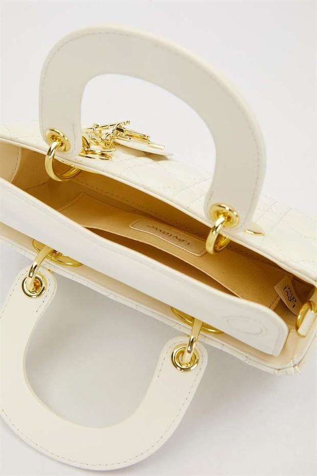 Krem Zincir Askı Aksesuarlı El Çantası