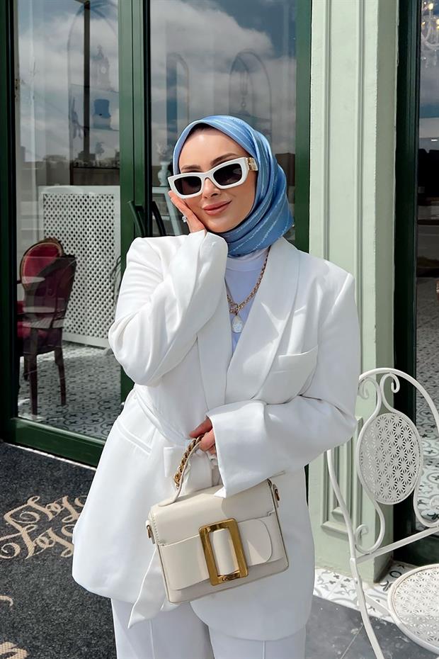 Krem Zincir İşlemeli El Çantası