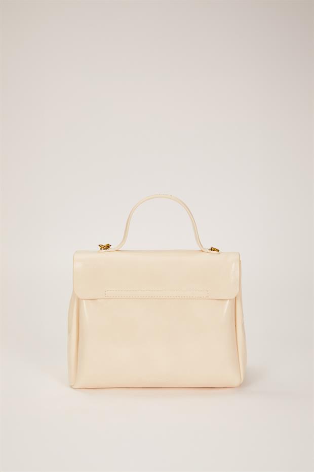 Krem Zincirli Kalp Aksesuarlı El Çantası