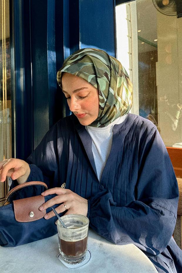 Lacivert Deri Kapak Detaylı El Çantası