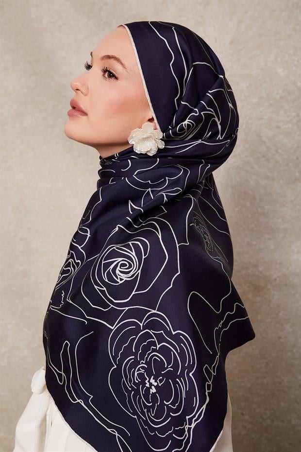 Lacivert - Ekru Gül Desen Twill İpek Eşarp