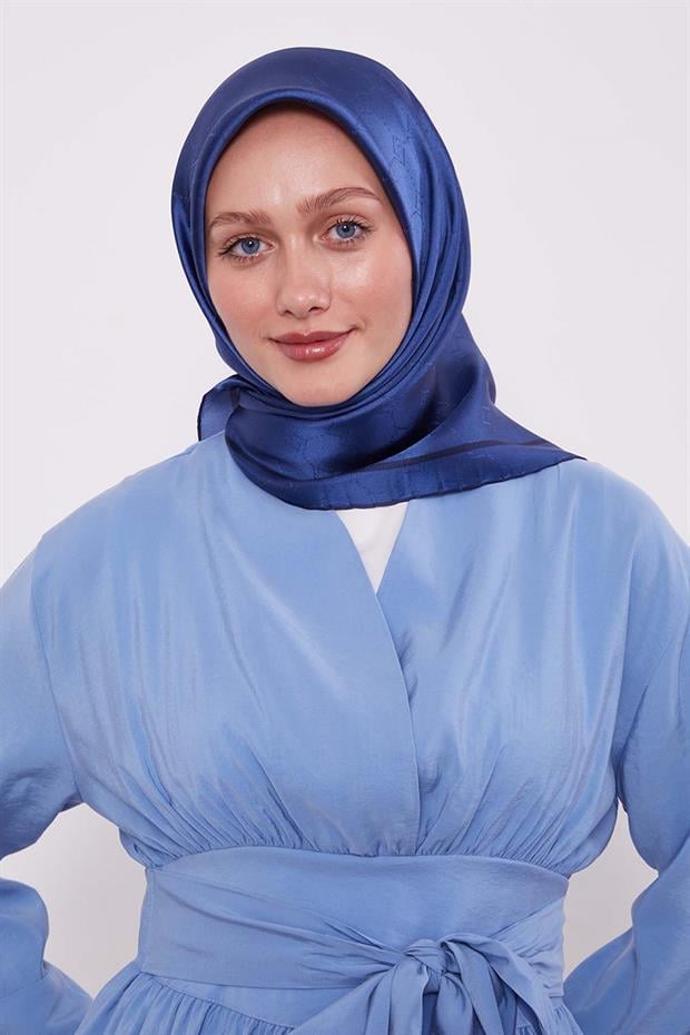 Lacivert Petek Desen Monogram İpek Eşarp