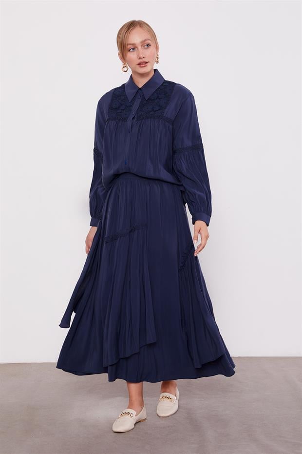 Lacivert Yakası Dantel Detaylı Etek Takım