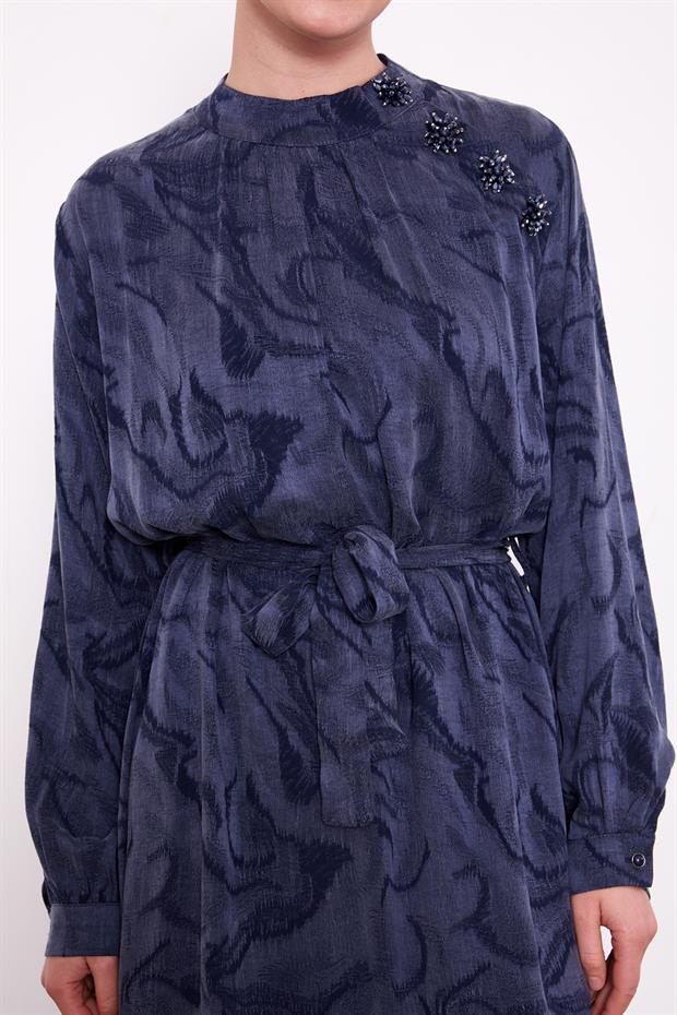 Lacivert Yakası Taş Detaylı Cupra Elbise