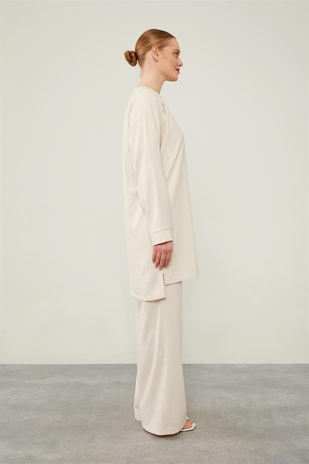 A.Bej Önü Taş İşlemeli Geniş Pantolonlu Tunik Takım