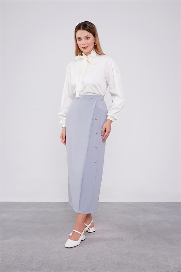 Açık Gri Düğme Detaylı Etek