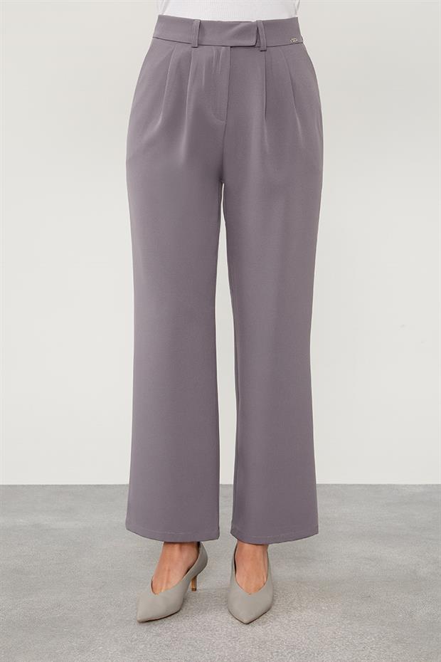 Antrasit Plise Detaylı Kumaş Pantolon