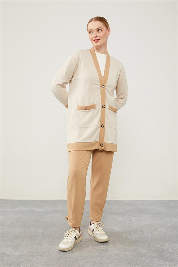 Bej - Camel Ribanası Düğme Detaylı Hırkalı Takım
