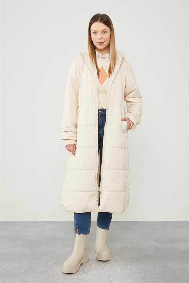 Bej Kapüşonlu Kapitone Uzun Mont
