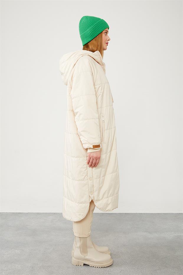 Bej Yanları Çıt Çıt Detaylı Kapüşonlu Şişme Mont