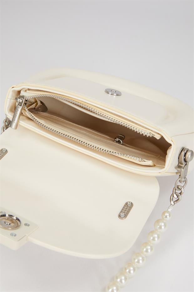 Beyaz Kalp Akseuarlı El Çantası