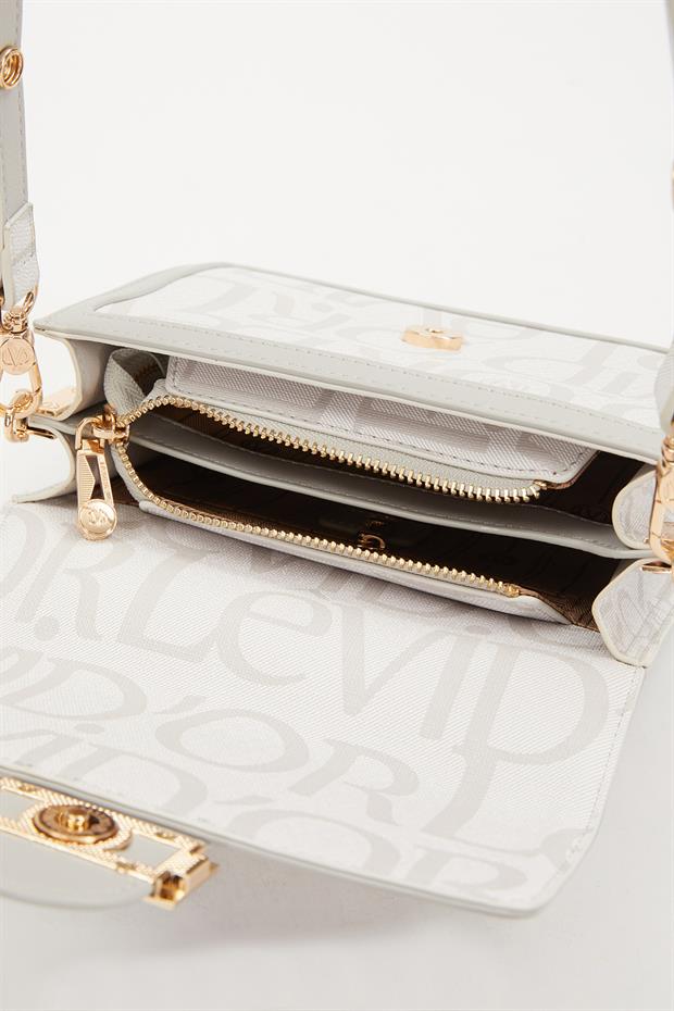 Beyaz Yazı Baskılı Zincir Detay Omuz Çantası