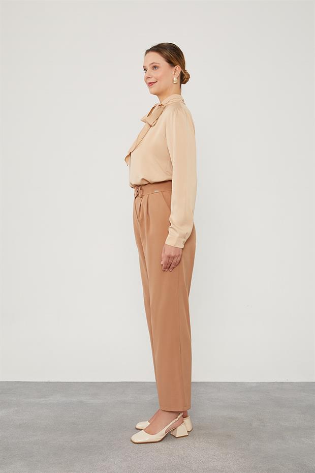 Camel Plise Detaylı Kumaş Pantolon