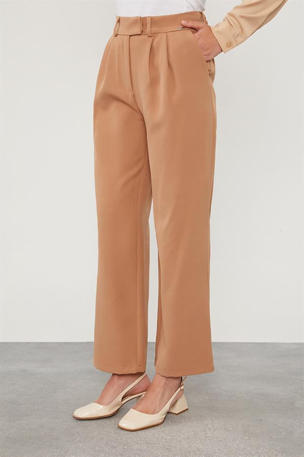 Camel Plise Detaylı Kumaş Pantolon