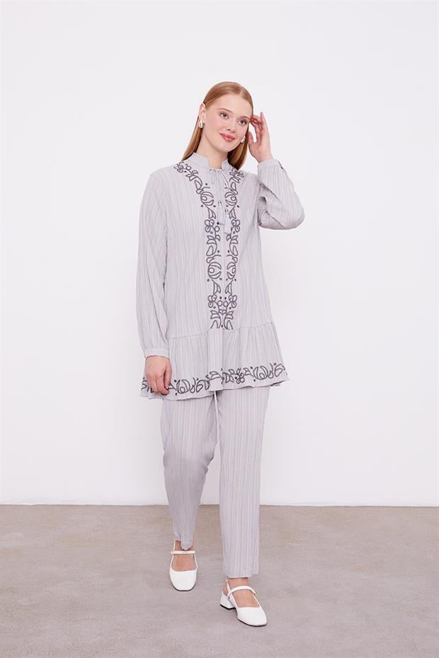 Gri Nakış Detaylı Takım