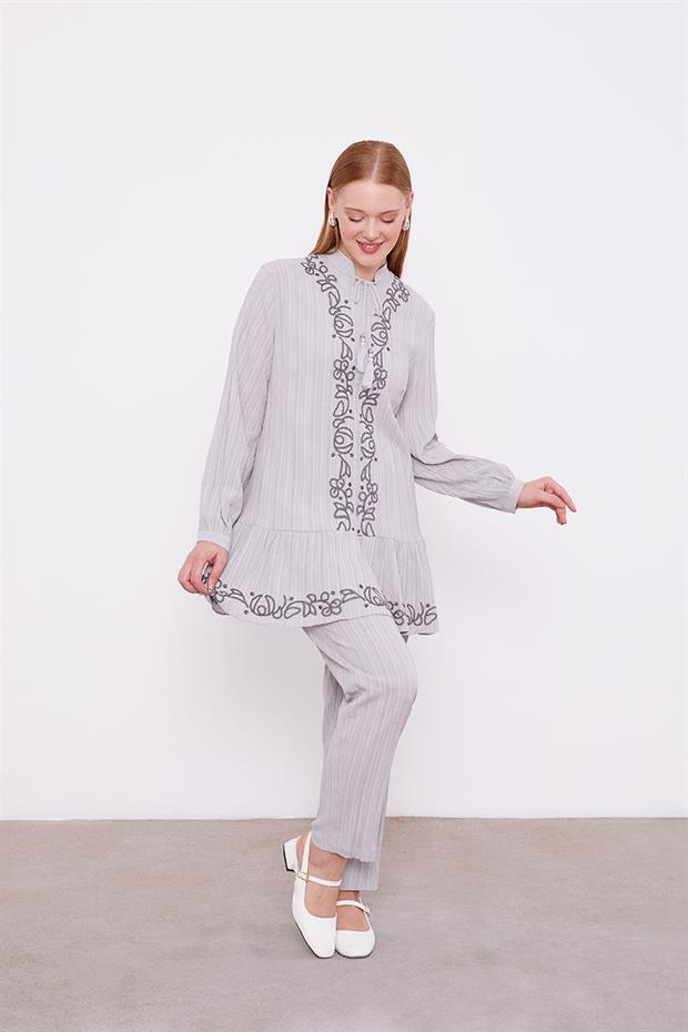Gri Nakış Detaylı Takım