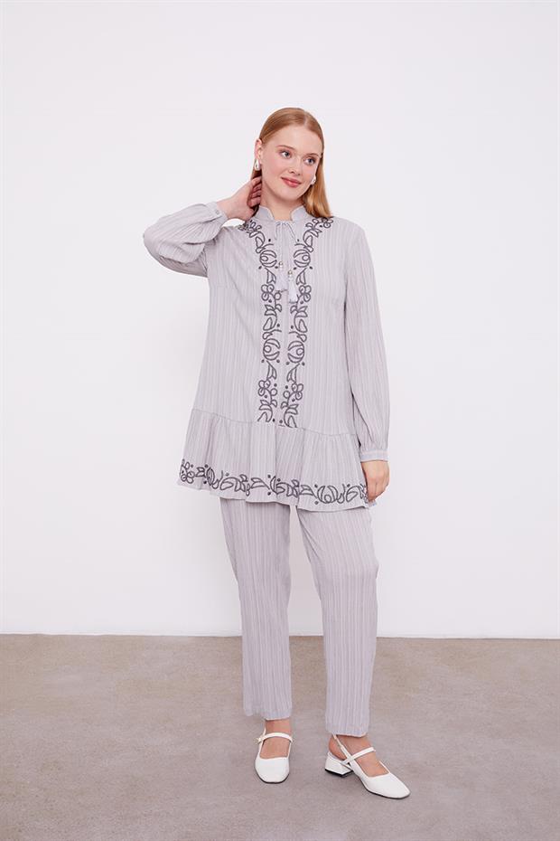 Gri Nakış Detaylı Takım