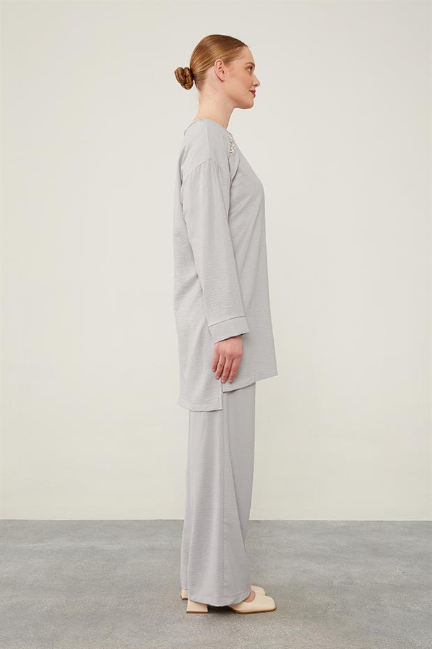 Gri Önü Taş İşlemeli Geniş Pantolonlu Tunik Takım