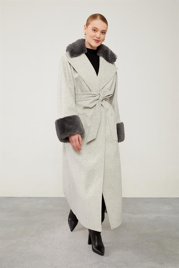 Gri Yaka Kolları Kürk Detaylı Kaban