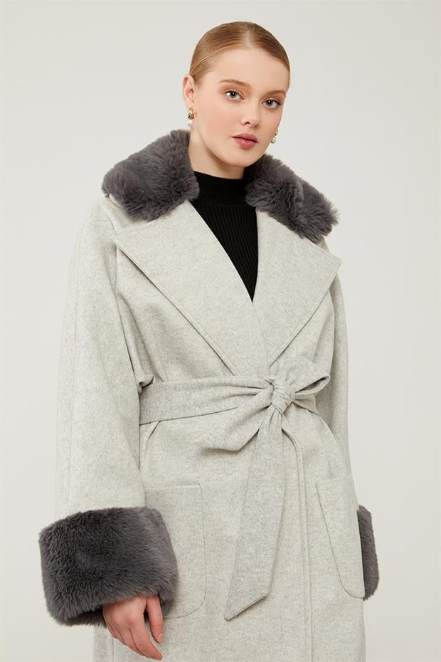 Gri Yaka Kolları Kürk Detaylı Kaban