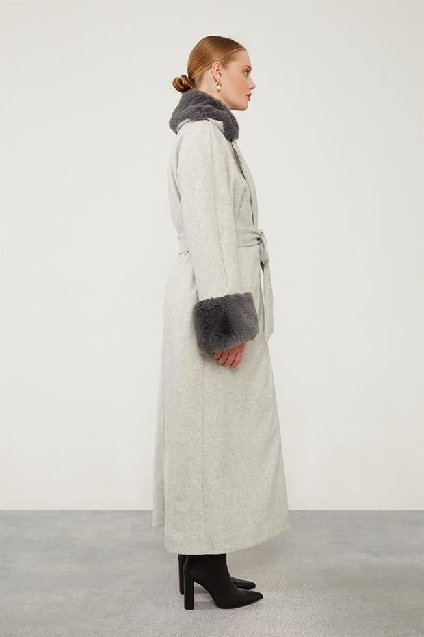 Gri Yaka Kolları Kürk Detaylı Kaban