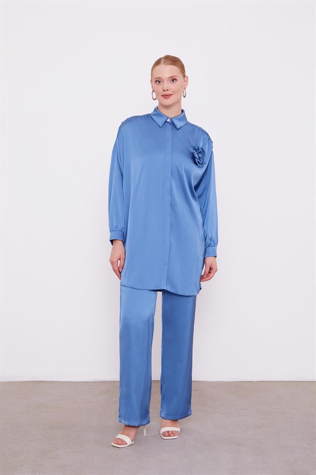 İndigo Gül Broşlu Saten İkili Takım