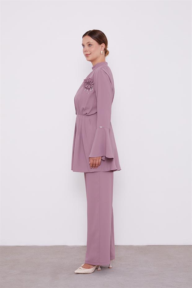 Koyu Lila Broşlu Beli Pileli Tunik Takım
